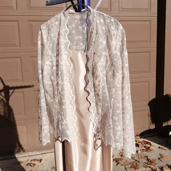 Jessica Howard Woman's 2 piece evening long formal wedding dress Champagne  color